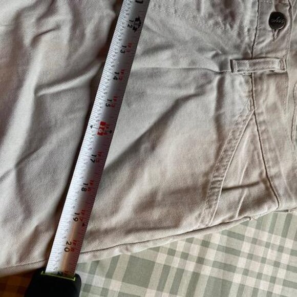 Chic khaki beige women short size 12 NWT - Picture 6 of 6